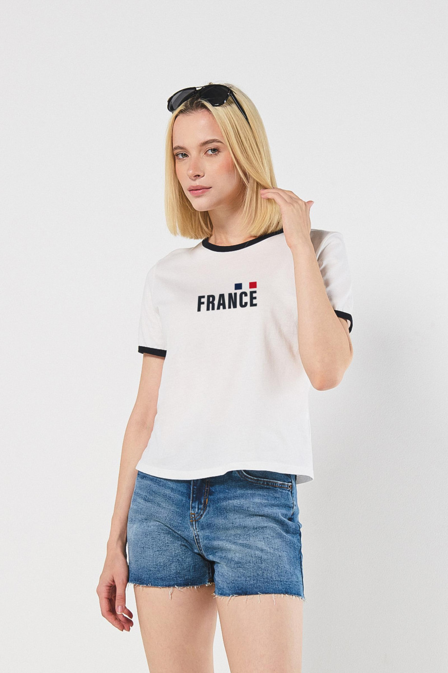 Camiseta manga corta college unicolor en algodón