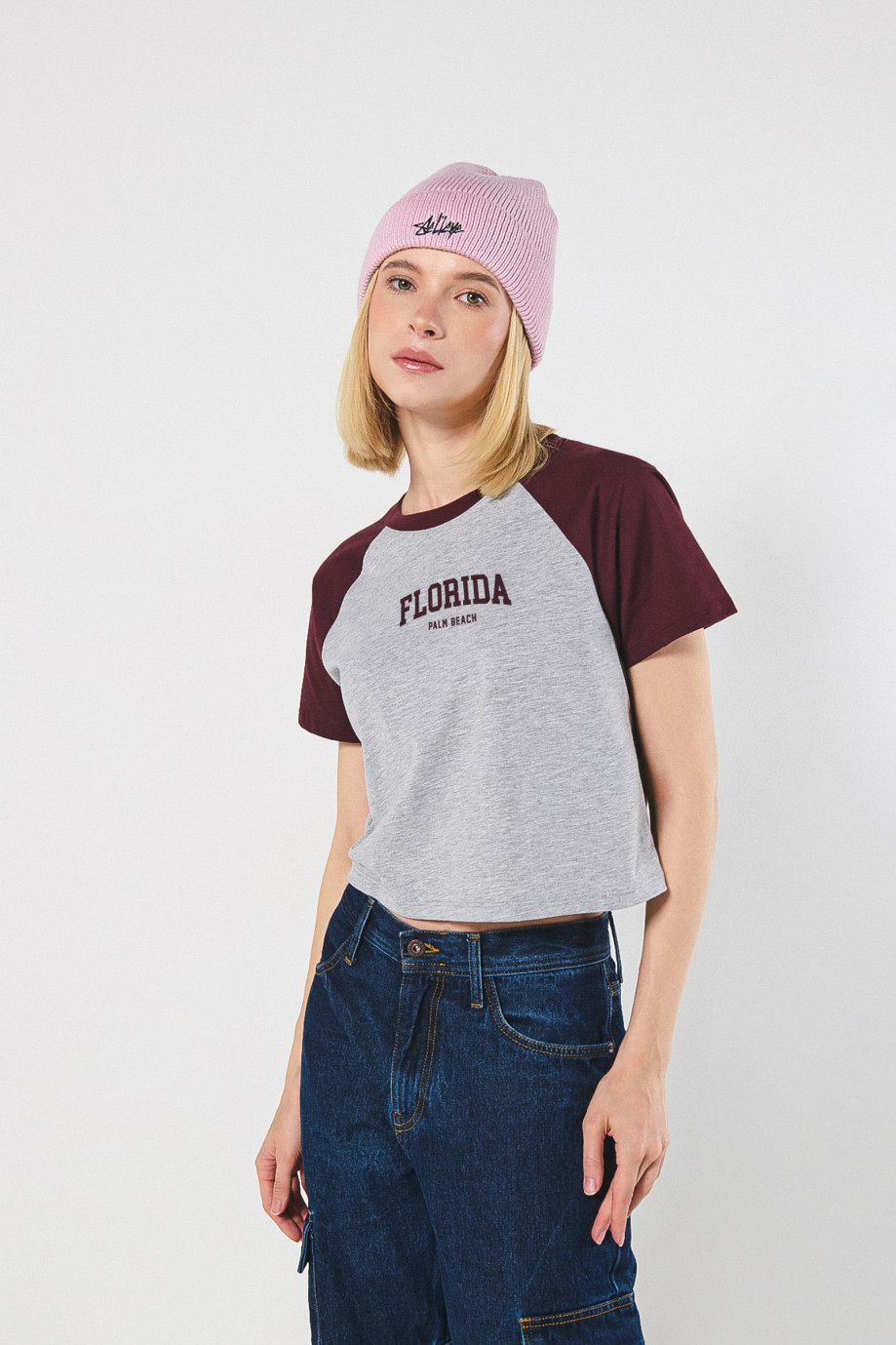 Camiseta college en algodón unicolor con manga ranglan
