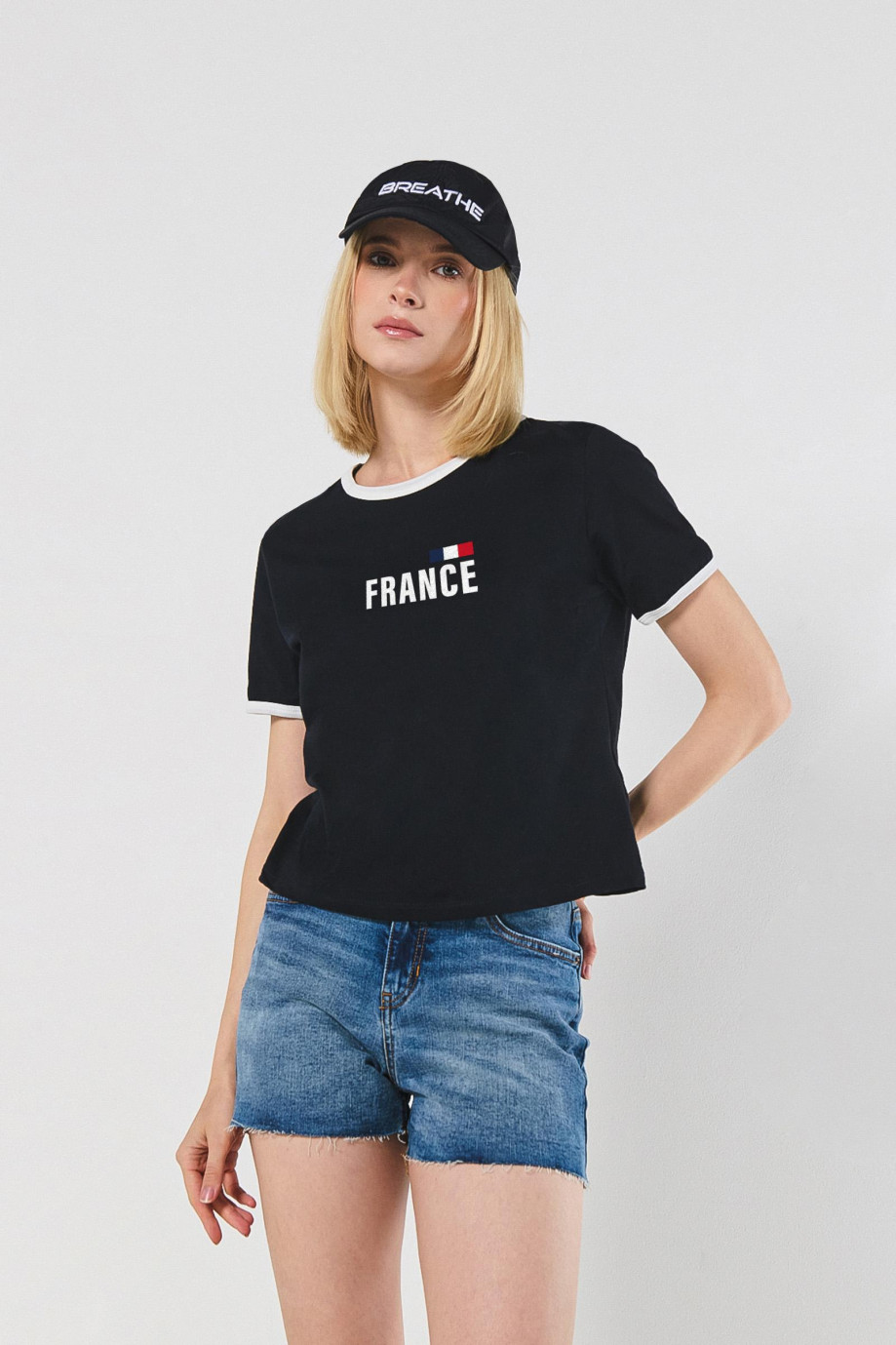 Camiseta manga corta college unicolor en algodón