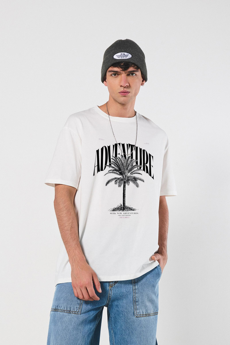 Camiseta cuello redondo oversize unicolor con arte de playa