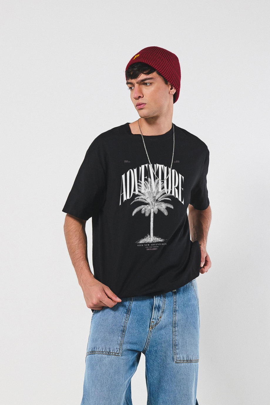 Camiseta cuello redondo oversize unicolor con arte de playa