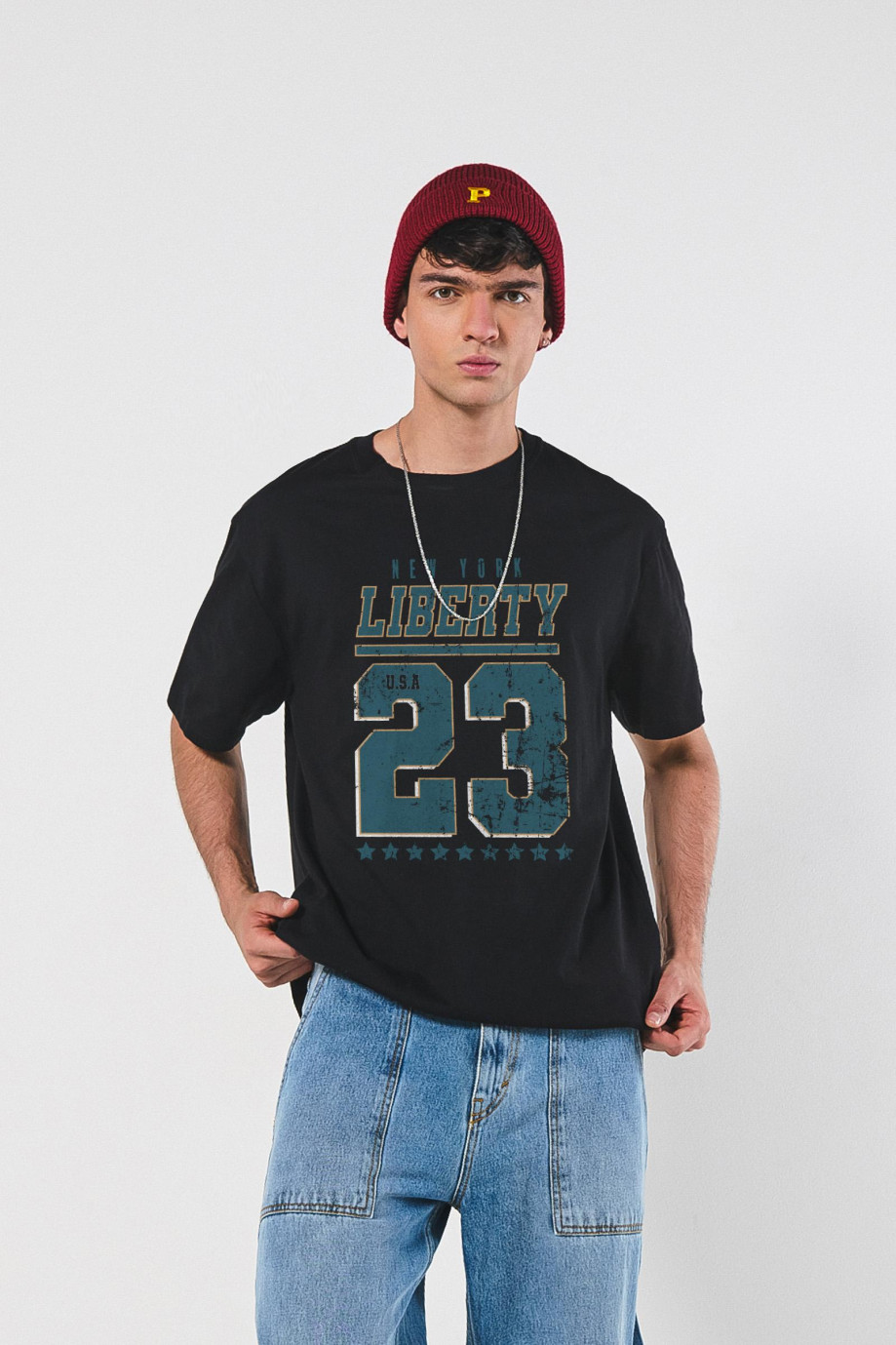 Camiseta oversize manga corta con diseño college unicolor