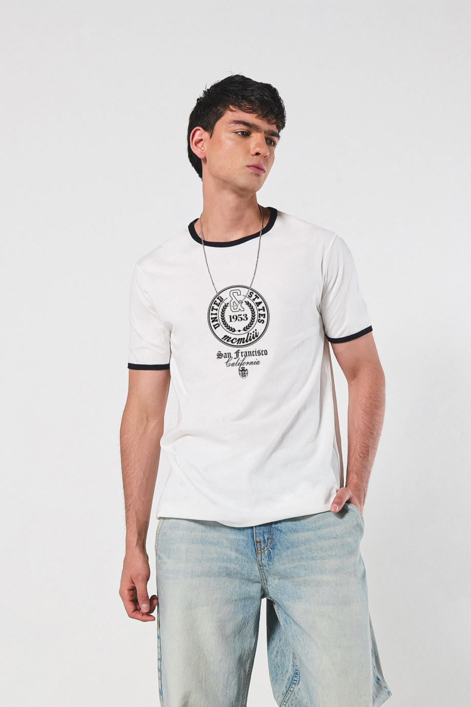 Camiseta con arte college unicolor manga corta en algodón