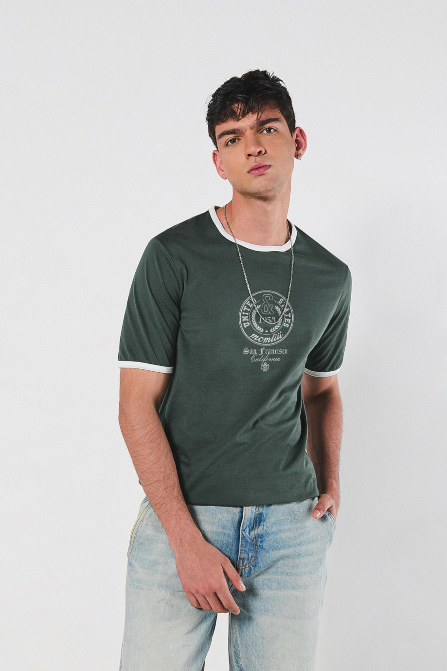 Camiseta con arte college unicolor manga corta en algodón
