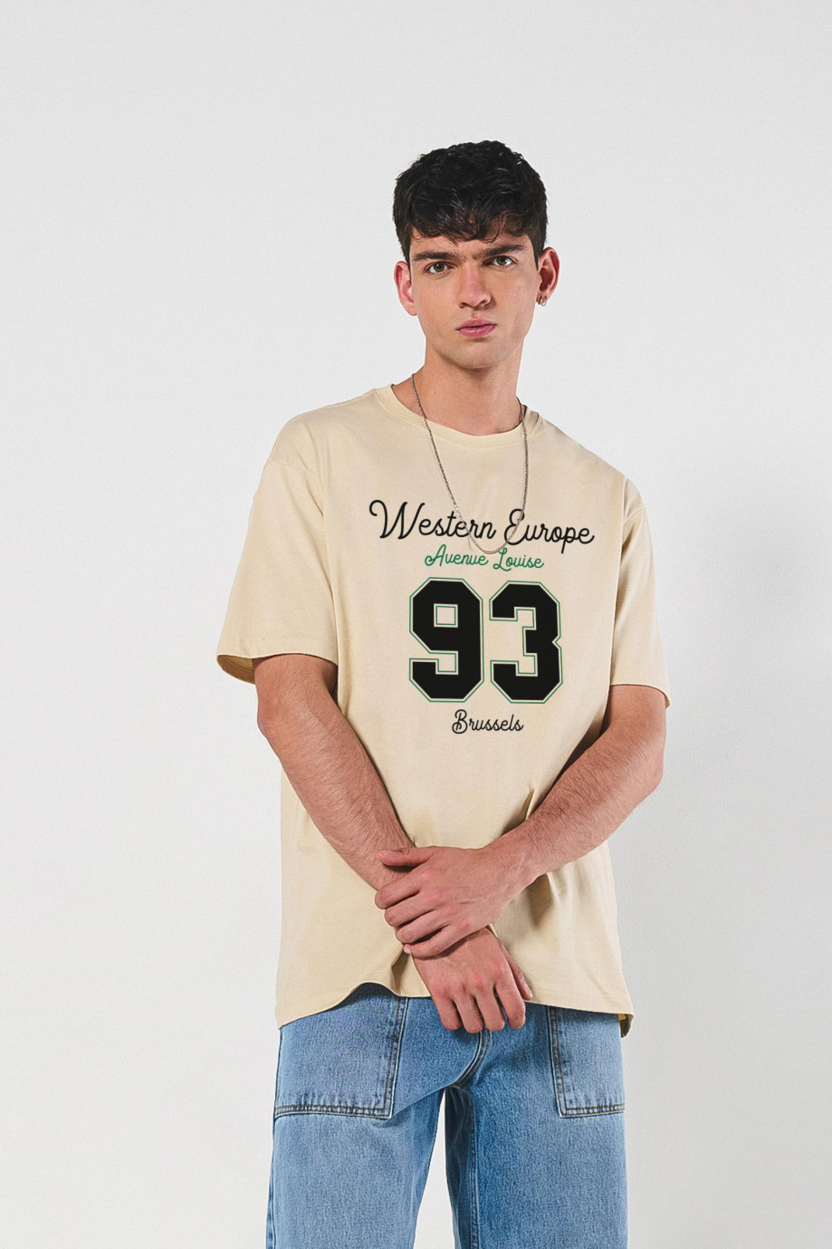 Camiseta unicolor manga corta con diseño college oversize