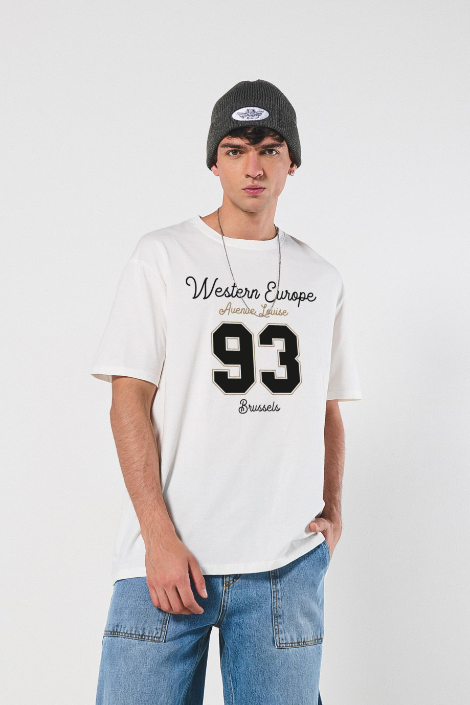 Camiseta unicolor manga corta con diseño college oversize