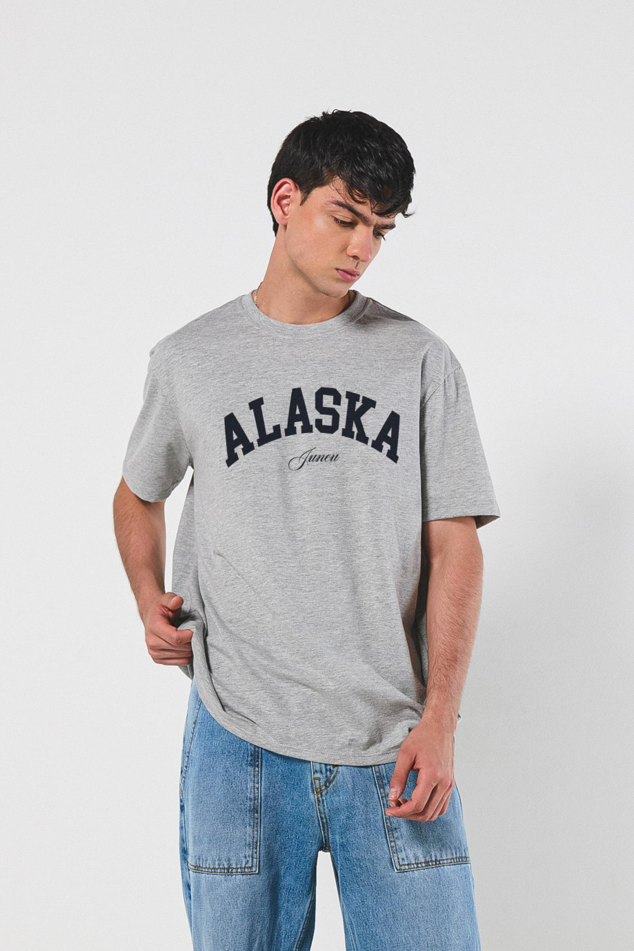 Camiseta oversize unicolor cuello redondo college