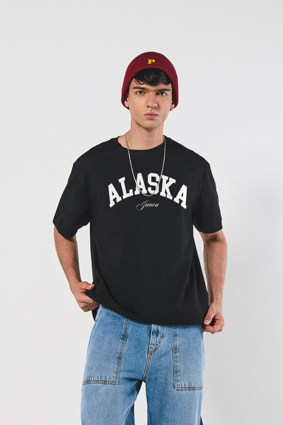 Camiseta oversize unicolor cuello redondo college