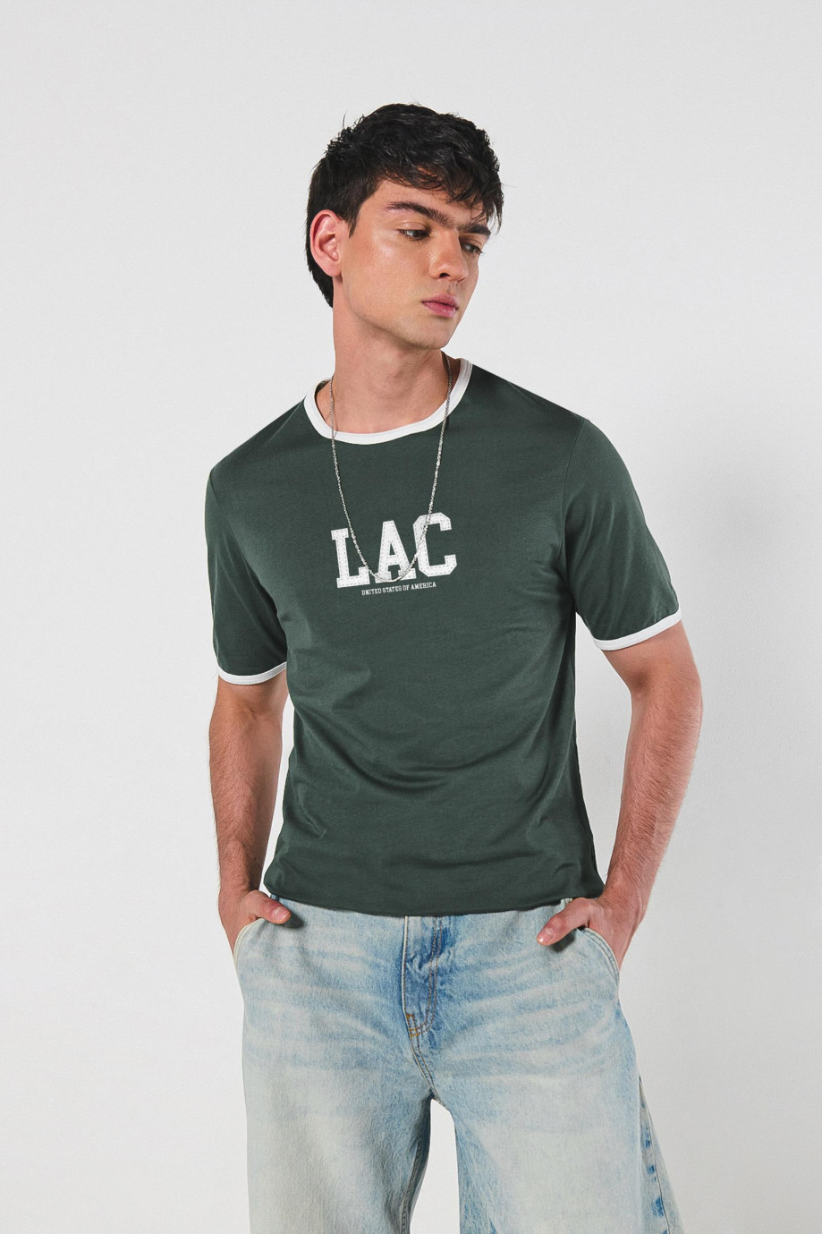 Camiseta manga corta unicolor con contrastes college