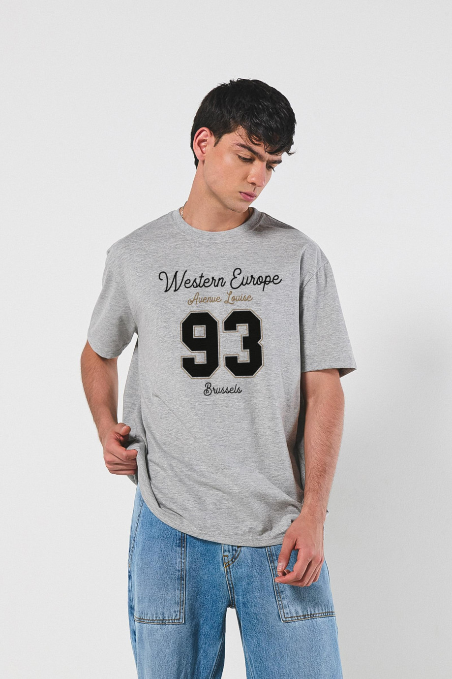 Camiseta unicolor manga corta con diseño college oversize