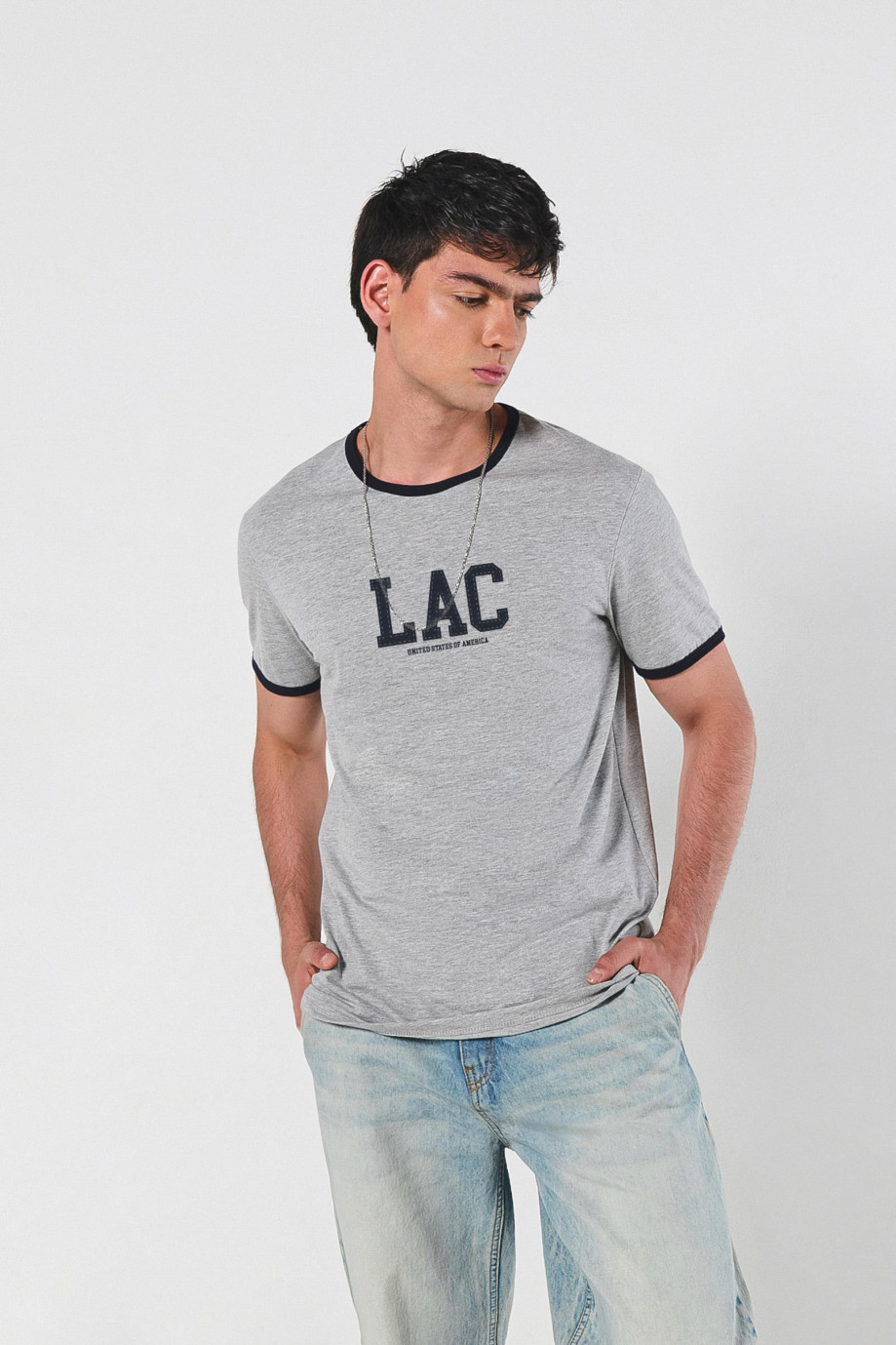 Camiseta manga corta unicolor con contrastes college