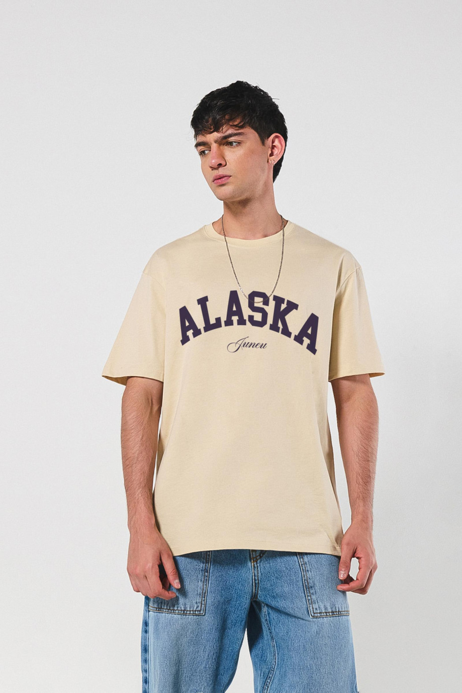 Camiseta oversize unicolor cuello redondo college