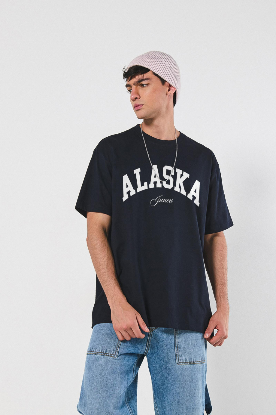 Camiseta oversize unicolor cuello redondo college