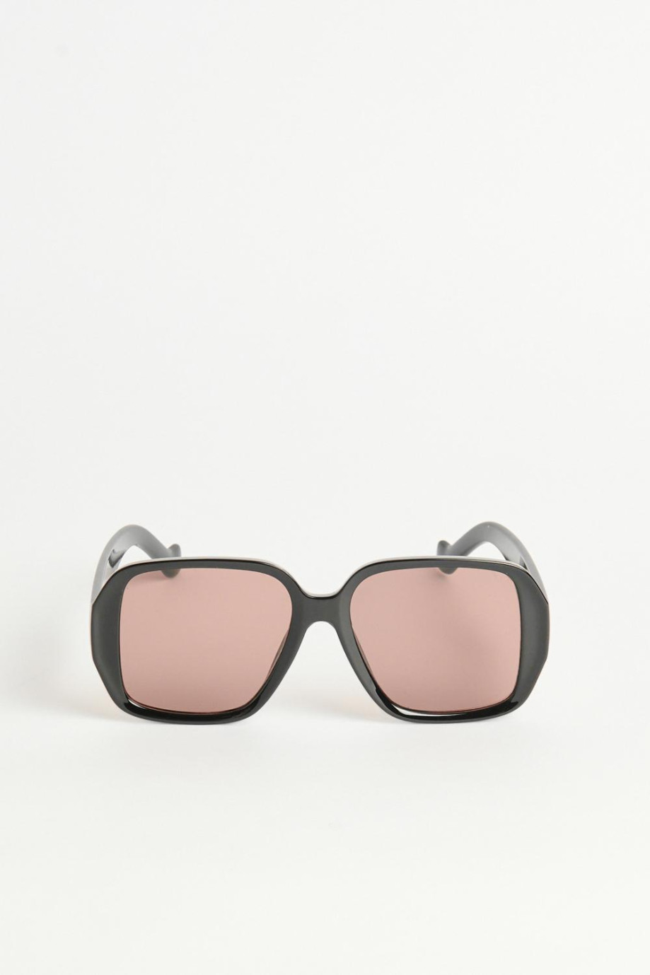 Gafas de sol, marco cuadrado negro con lente cafe.