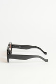 Gafas de sol, marco cuadrado negro con lente cafe.