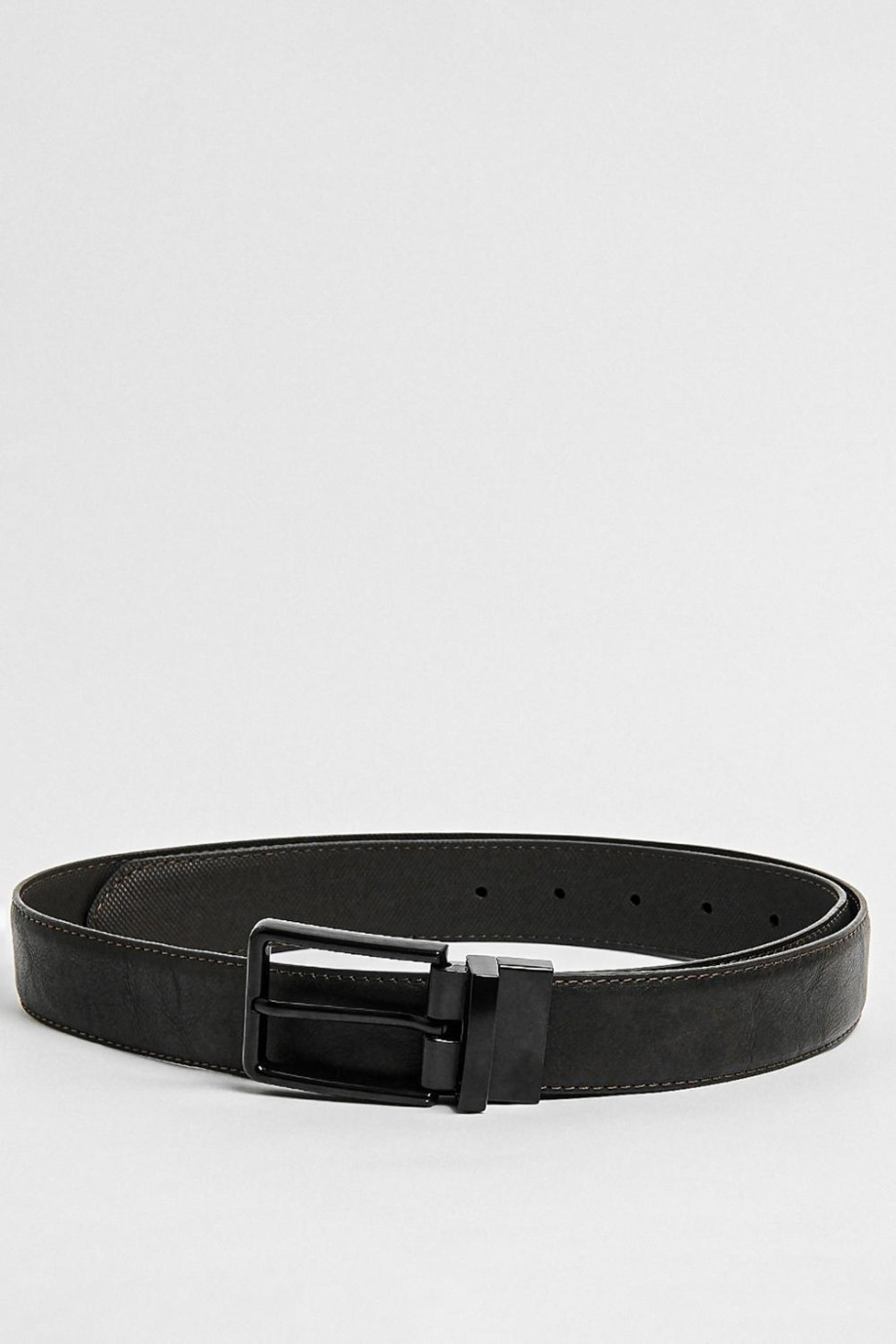 Cinturón café oscuro reversible con hebilla cuadrada