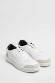 Tenis planos unicolores con perforaciones y contrastes