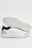 Tenis planos unicolores con perforaciones y contrastes