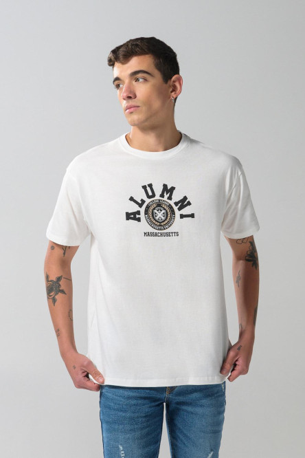 Camiseta cuello redondo crema con texto college negro
