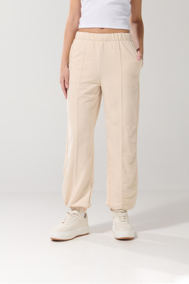 Pantalón jogger kaki claro con elástico en bota