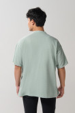 Camiseta unicolor oversize con cuello nerú y texturas