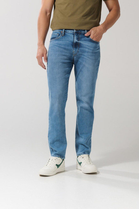 Jean bota recta straight leg azul claro con tiro bajo