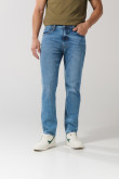 Jean bota recta straight leg azul claro con tiro bajo