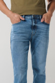 Jean bota recta straight leg azul claro con tiro bajo