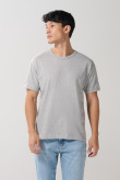 Camiseta gris clara con manga corta y hombro rodado