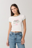 Camiseta crema clara manga corta con diseño de coctel