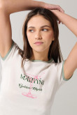 Camiseta crema clara manga corta con diseño de coctel