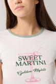 Camiseta crema clara manga corta con diseño de coctel