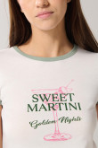 Camiseta crema clara manga corta con diseño de coctel