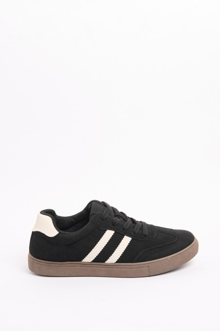 Tenis unicolores tipo casuales con contrastes localizados