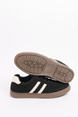 Tenis unicolores tipo casuales con contrastes localizados