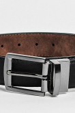 Cinturón reversible negro con hebilla cuadrada y texturas