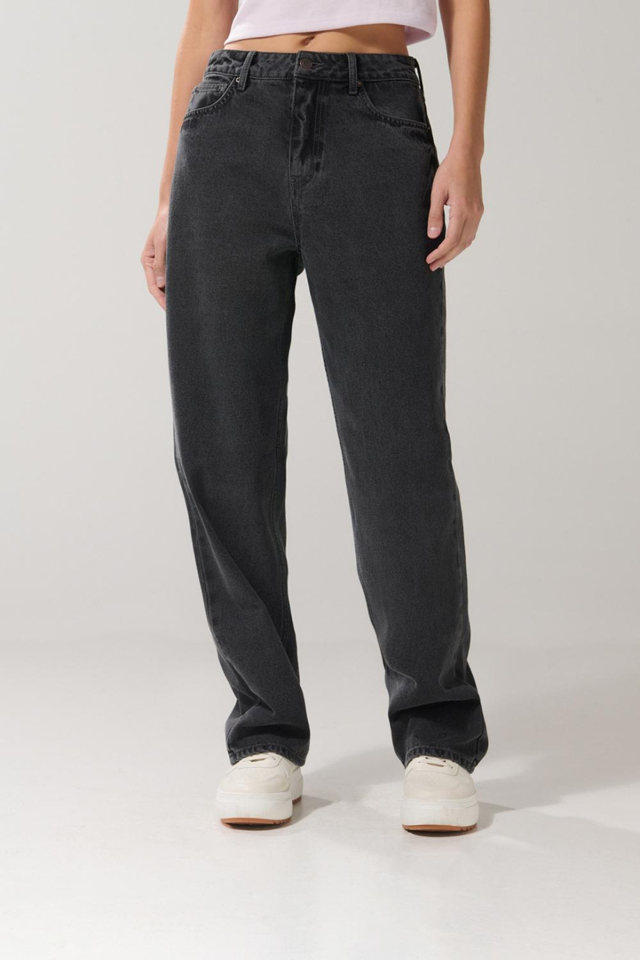 Jean bota recta 90´S gris oscuro con bolsillos y tiro alto