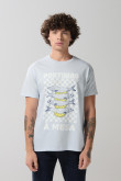Camiseta azul clara manga corta con diseño de comida