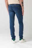 Jean azul oscuro slim con rotos y tiro bajo