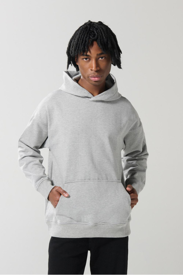 Buzo con capota gris claro oversize y bolsillo delantero