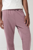 Pantalón unicolor jogger con elástico en bota y bolsillos