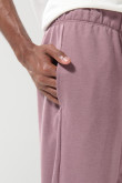 Pantalón unicolor jogger con elástico en bota y bolsillos