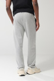 Pantalón jogger gris claro con vena decorativa en frente