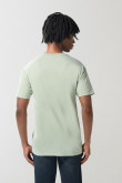 Camiseta cuello redondo verde clara con texto college