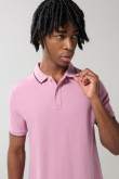 Camiseta unicolor tipo polo con aberturas y manga corta