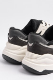 Tenis negros de plataforma con cortes grises localizados