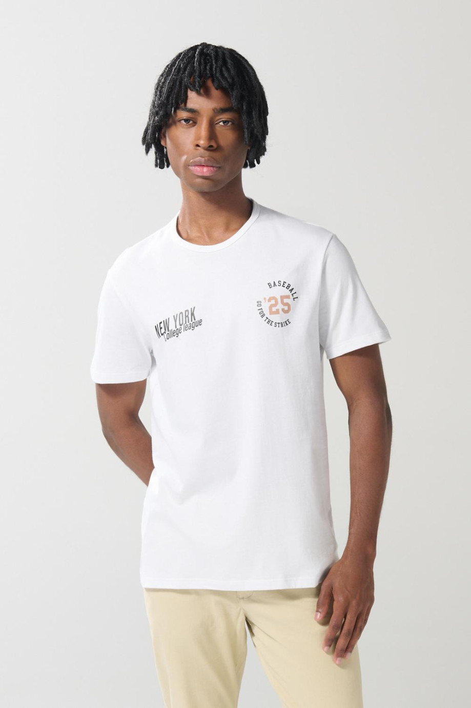 Camiseta ajustada manga corta unicolor con arte college