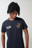 Camiseta ajustada manga corta unicolor con arte college