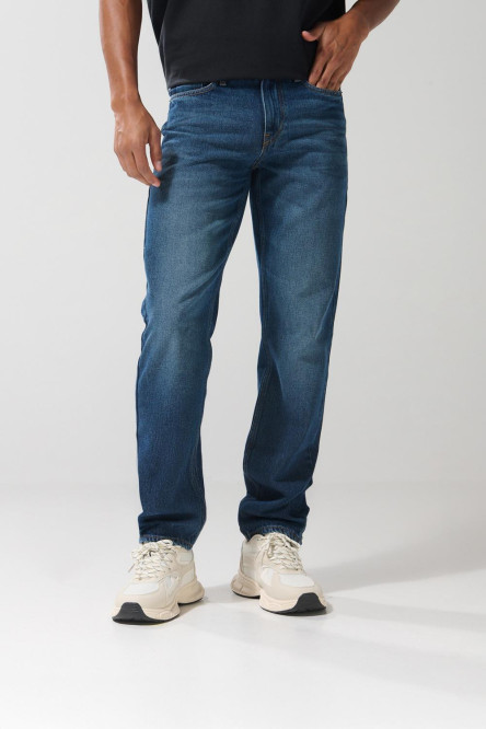 Jean 90´S holgado azul oscuro con bota recta y tiro bajo
