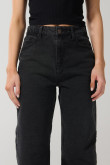 Jean 90´S gris intenso tiro alto con bota recta y bolsillos